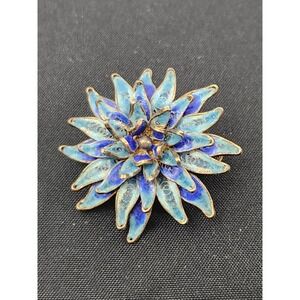 VINTAGE 800 SILVER‎ PRETTY BLUE ENAMEL FLOWER BROOCH 1"